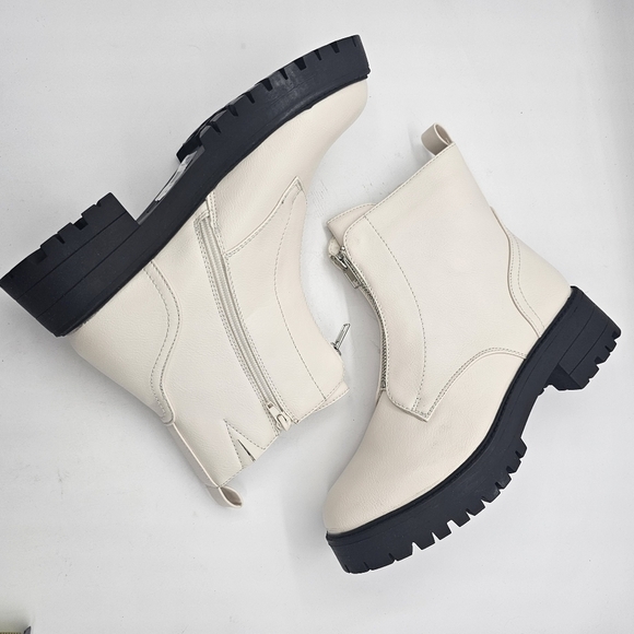 NIB New York & Company Allie Womens White Block Heel Lug Sole Zip Up Boot 10 - Picture 9 of 12